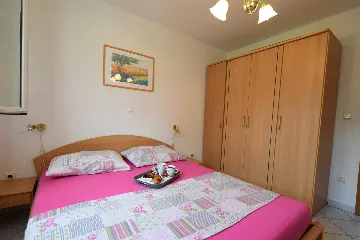 Njivice 1-Bedroom Apartment for 4 Guests