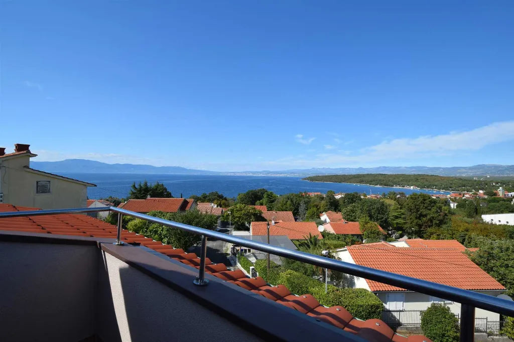 Njivice 2-Bedroom Apartment for Up to 4
