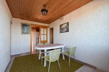 Njivice 2-Bedroom Apartment for Up to 4
