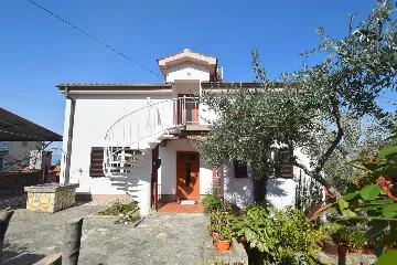 Njivice 2-Bedroom Apartment for Up to 4