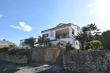 Njivice 2-Bedroom Apartment for Up to 4