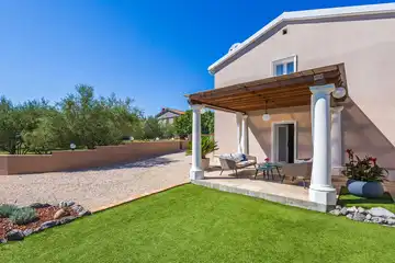 Traditional Villa with Private Pool and Garden in Bajčići