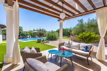 Traditional Villa with Private Pool and Garden in Bajčići