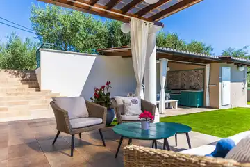 Traditional Villa with Private Pool and Garden in Bajčići