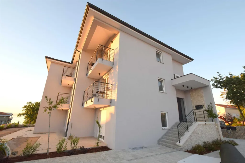 Malinska 3-Bedroom Apartment with Outdoor Jacuzzi