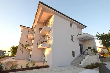 Malinska 3-Bedroom Apartment with Outdoor Jacuzzi