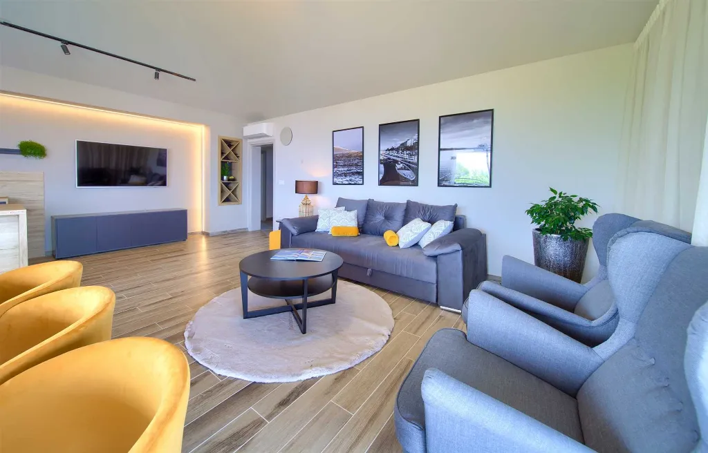 Malinska 3-Bedroom Apartment with Outdoor Jacuzzi