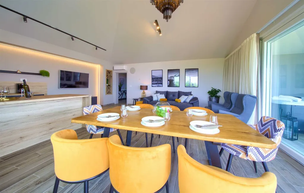 Malinska 3-Bedroom Apartment with Outdoor Jacuzzi