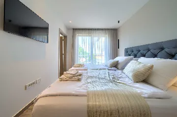 Malinska 3-Bedroom Apartment with Outdoor Jacuzzi