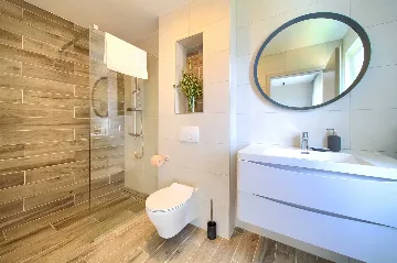 Malinska 3-Bedroom Apartment with Outdoor Jacuzzi