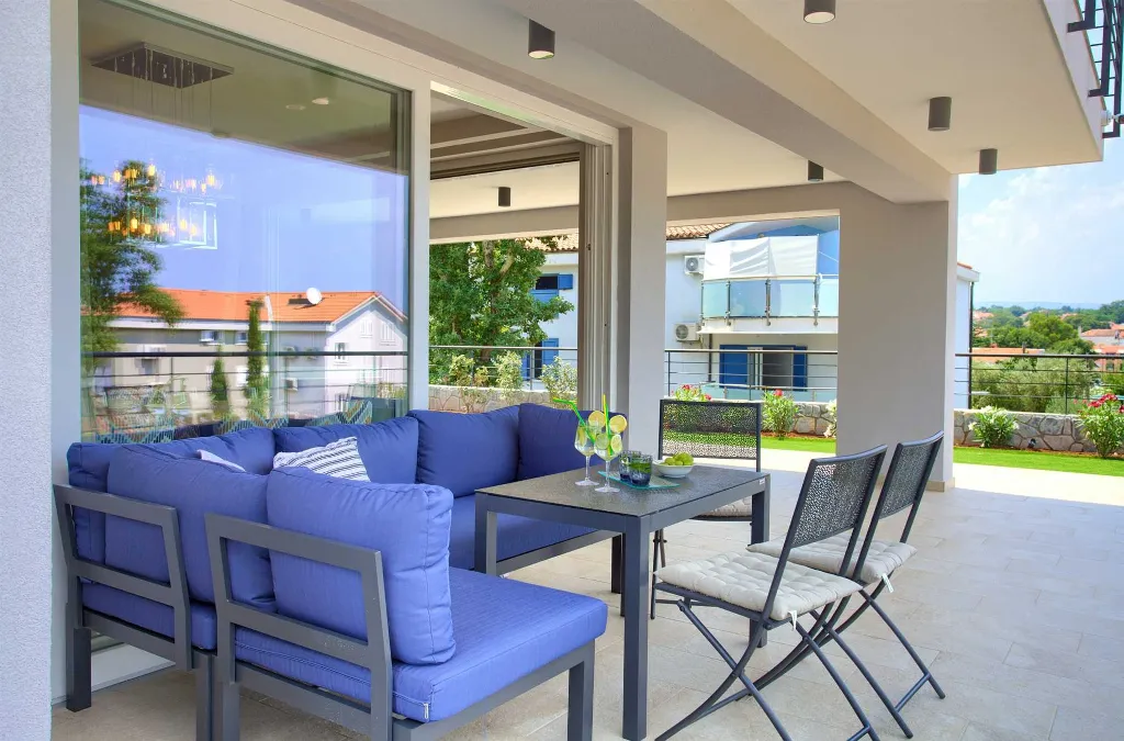 Malinska 3-Bedroom Apartment with Outdoor Jacuzzi