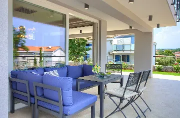 Malinska 3-Bedroom Apartment with Outdoor Jacuzzi