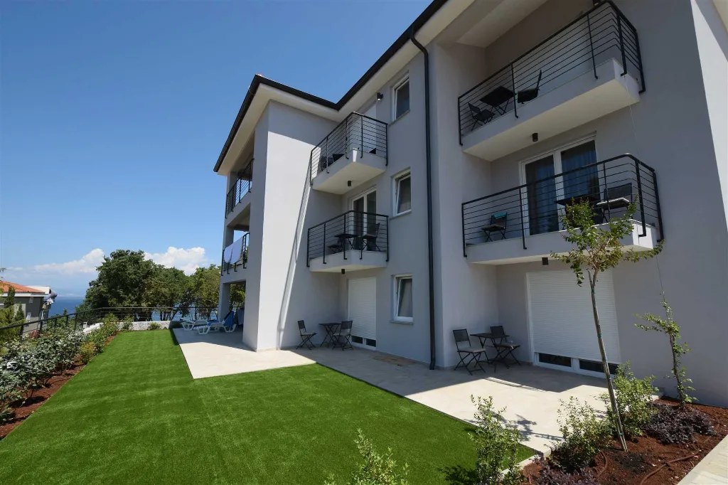 Malinska 3-Bedroom Apartment with Balcony Hot Tub