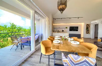 Malinska 3-Bedroom Apartment with Balcony Hot Tub