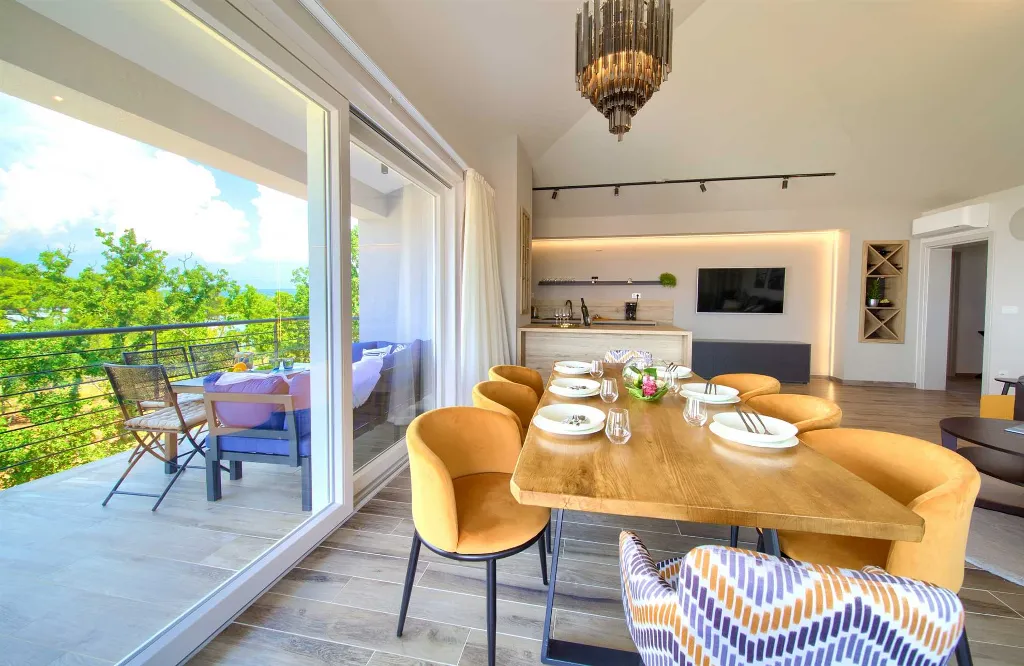 Malinska 3-Bedroom Apartment with Balcony Hot Tub