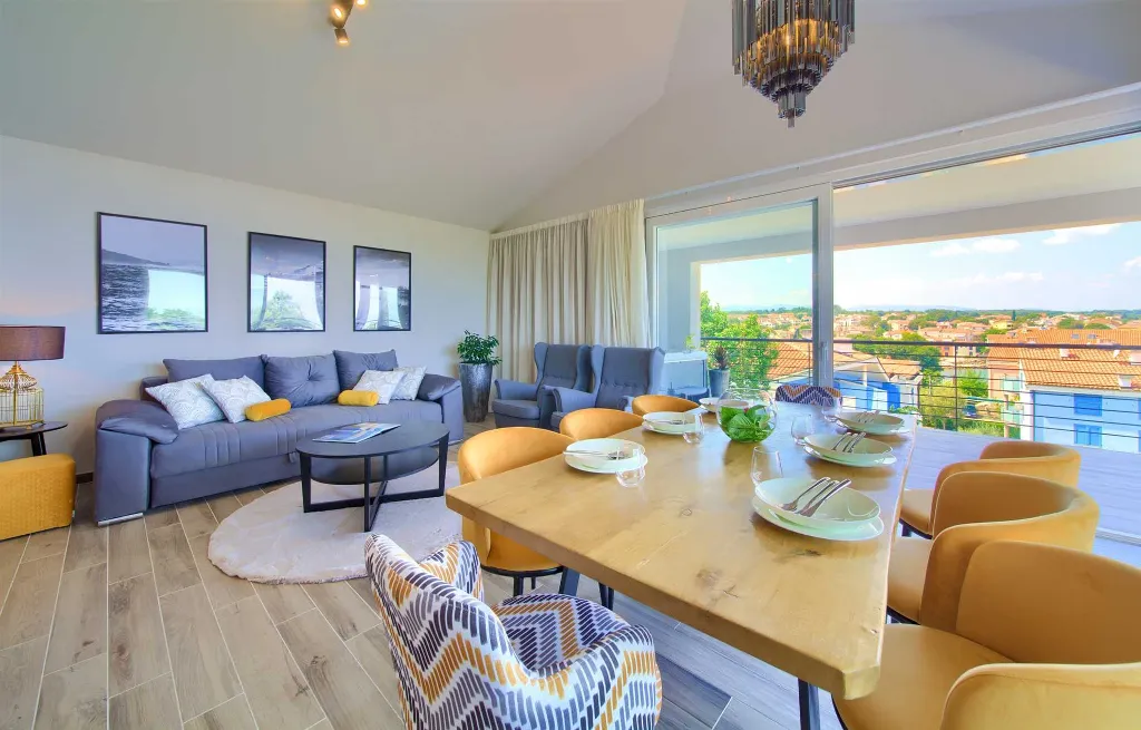 Malinska 3-Bedroom Apartment with Balcony Hot Tub