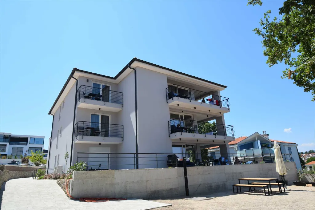 Malinska 3-Bedroom Apartment with Sea-View Hot Tub