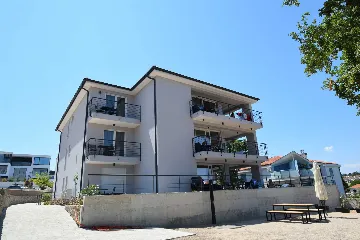 Malinska 3-Bedroom Apartment with Sea-View Hot Tub