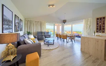 Malinska 3-Bedroom Apartment with Sea-View Hot Tub