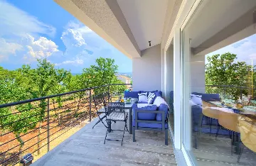 Malinska 3-Bedroom Apartment with Sea-View Hot Tub