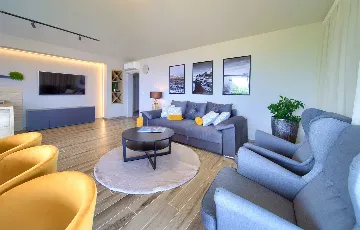 Malinska 3-Bedroom Apartment with Sea-View Hot Tub