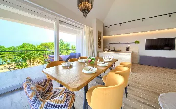 Malinska 3-Bedroom Apartment with Sea-View Hot Tub