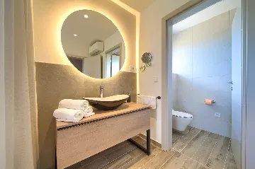 Malinska 3-Bedroom Apartment with Sea-View Hot Tub