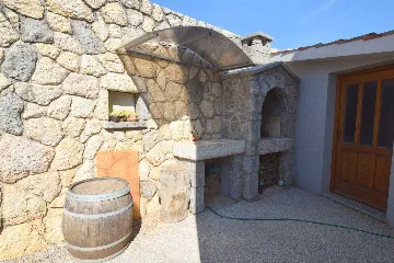 Ground-Floor Studio Apartment for 3 in Skrbčići