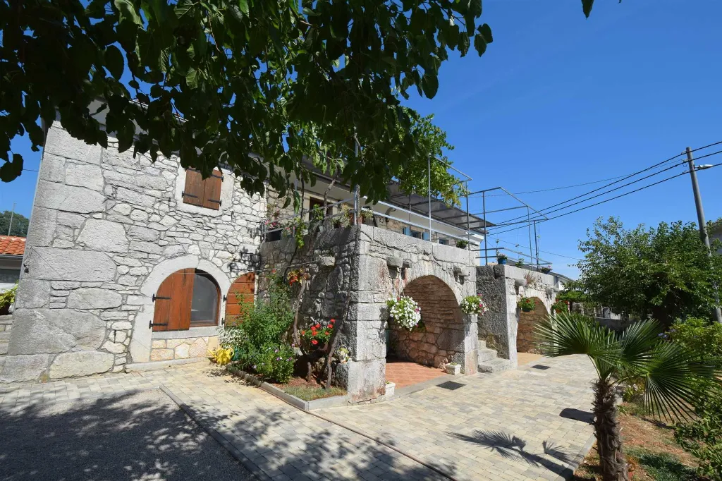 Ground-Floor Studio Apartment for 3 in Skrbčići