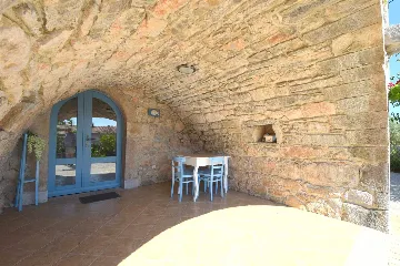 Ground-Floor Studio Apartment for 3 in Skrbčići