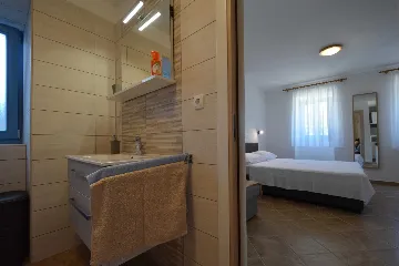 Ground-Floor Studio Apartment for 3 in Skrbčići