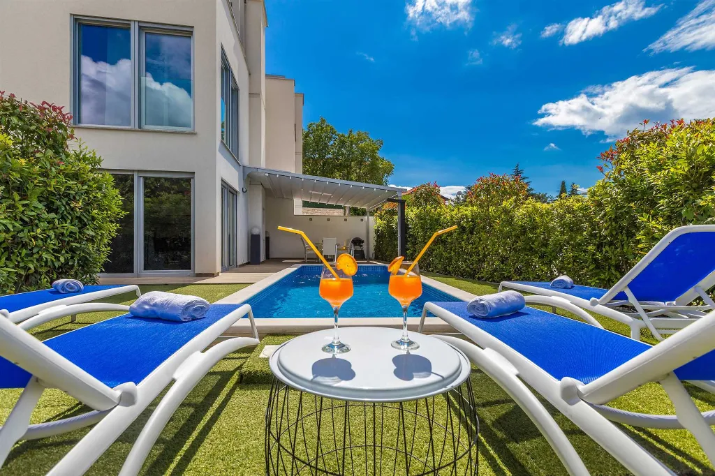 Modern Sea-View Villa in Malinska (Sleeps 8)