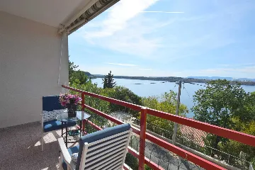 Omišalj 2-Bedroom Apartment with Sea-View Terrace