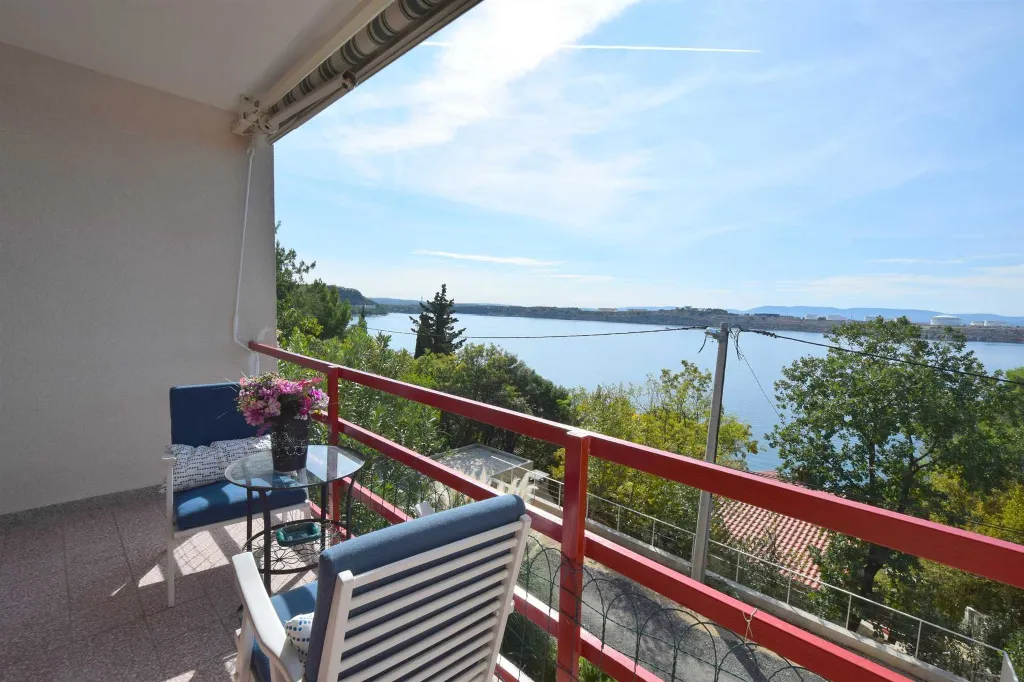 Omišalj 2-Bedroom Apartment with Sea-View Terrace