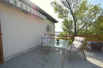 Omišalj 2-Bedroom Apartment with Sea-View Terrace