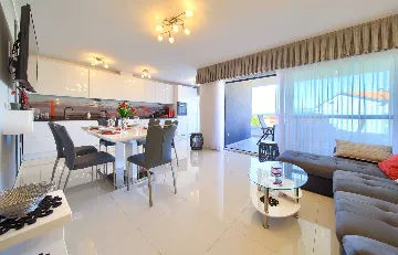 Malinska 2-Bedroom Apartment with Sea View