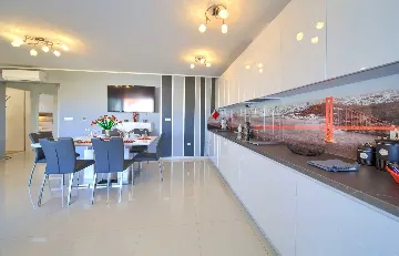 Malinska 2-Bedroom Apartment with Sea View