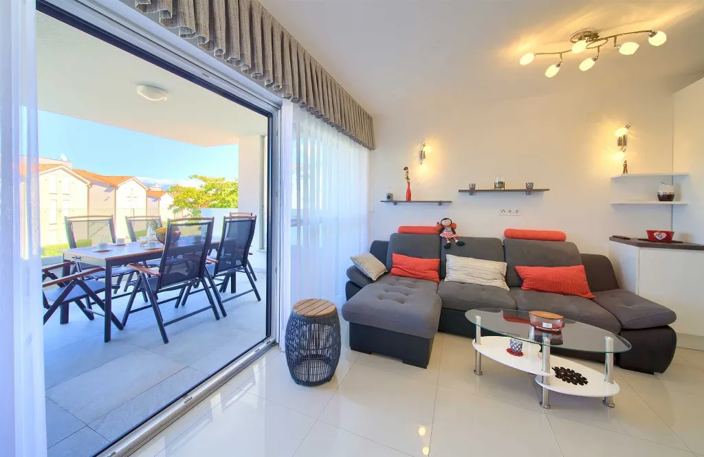 Malinska 2-Bedroom Apartment with Sea View