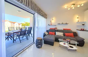 Malinska 2-Bedroom Apartment with Sea View