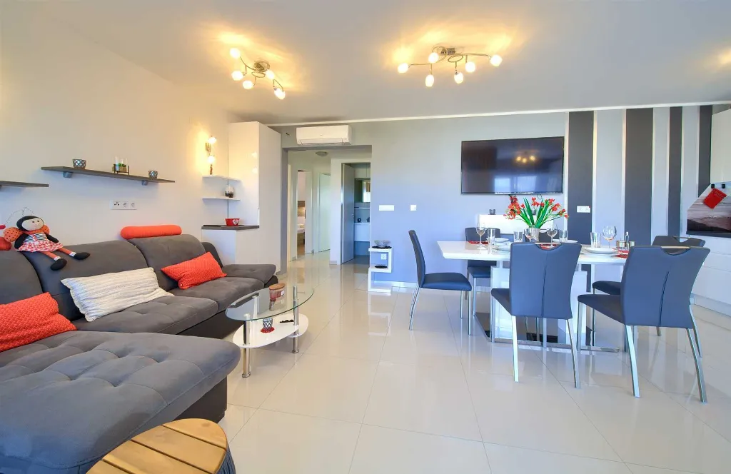 Malinska 2-Bedroom Apartment with Sea View