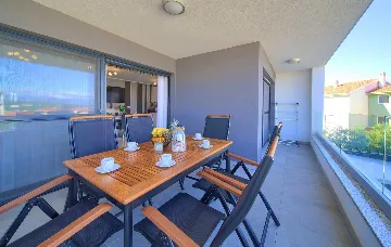 Malinska 2-Bedroom Apartment with Sea View