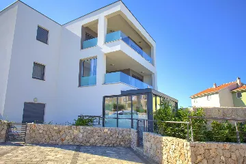 Malinska 2-Bedroom Apartment with Sea View