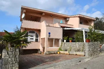 2-Bedroom Apartment with Terrace in Pinezići