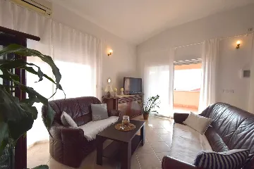 2-Bedroom Apartment with Terrace in Pinezići