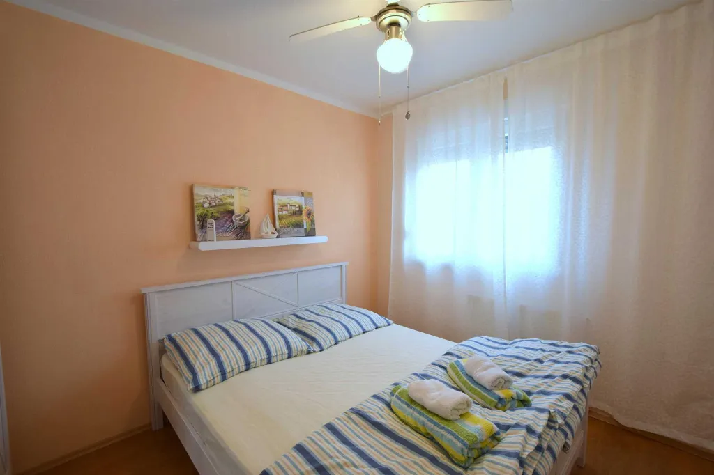 2-Bedroom Apartment with Terrace in Pinezići