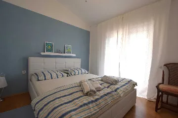 2-Bedroom Apartment with Terrace in Pinezići