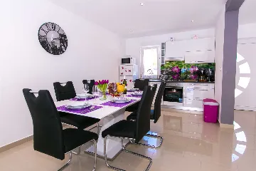 3-Bedroom Holiday House with Pool in Skrbčići