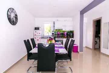 3-Bedroom Holiday House with Pool in Skrbčići