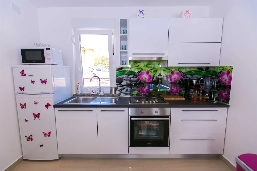 3-Bedroom Holiday House with Pool in Skrbčići