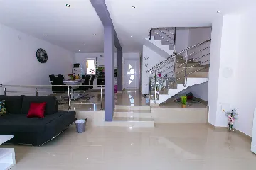 3-Bedroom Holiday House with Pool in Skrbčići